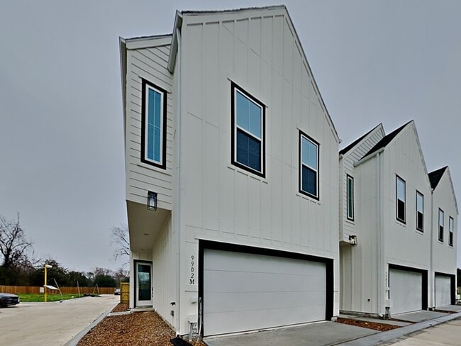 9902 Clark Rd
