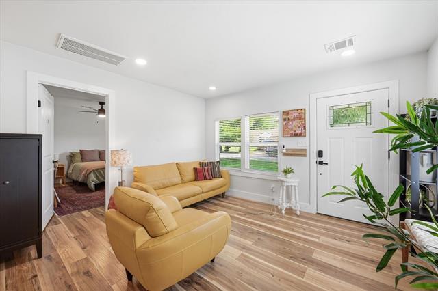 303 Brodie St in Dallas, TX - Building Photo - Building Photo