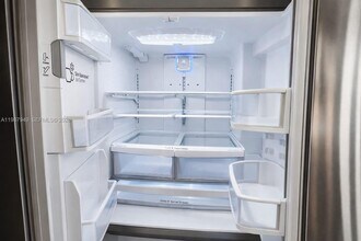 841 NW 81st Ave in Plantation, FL - Foto de edificio - Building Photo