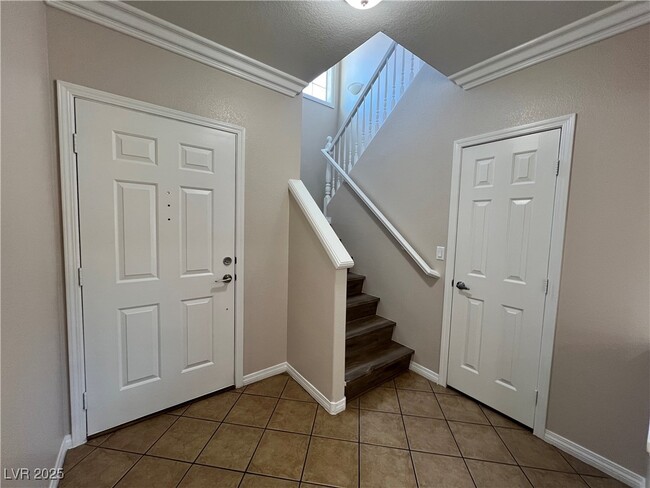 7195 Cestrum Rd in Las Vegas, NV - Foto de edificio - Building Photo