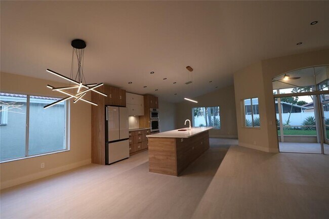 4645 NW 7th St in Deerfield Beach, FL - Building Photo - Building Photo