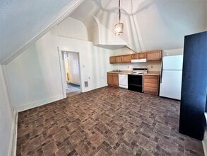 915 W 4th Ave in Mitchell, SD - Building Photo - Building Photo