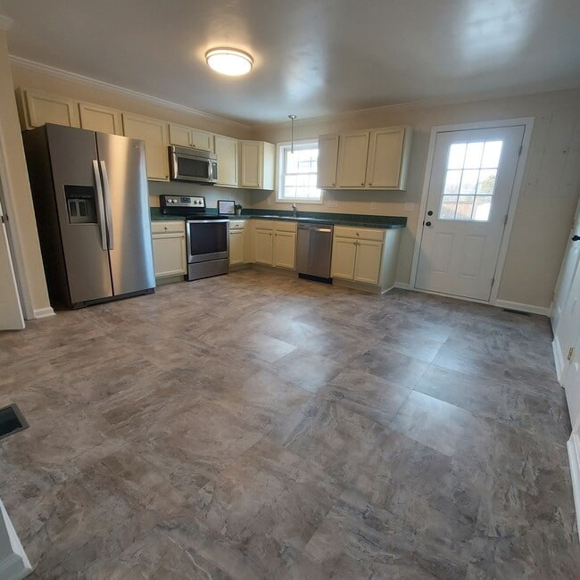 102 Kadies Ln in Edinburg, VA - Foto de edificio - Building Photo