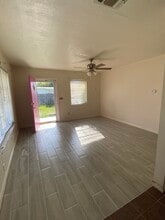 2302 Greenwood St in Deltona, FL - Foto de edificio - Building Photo