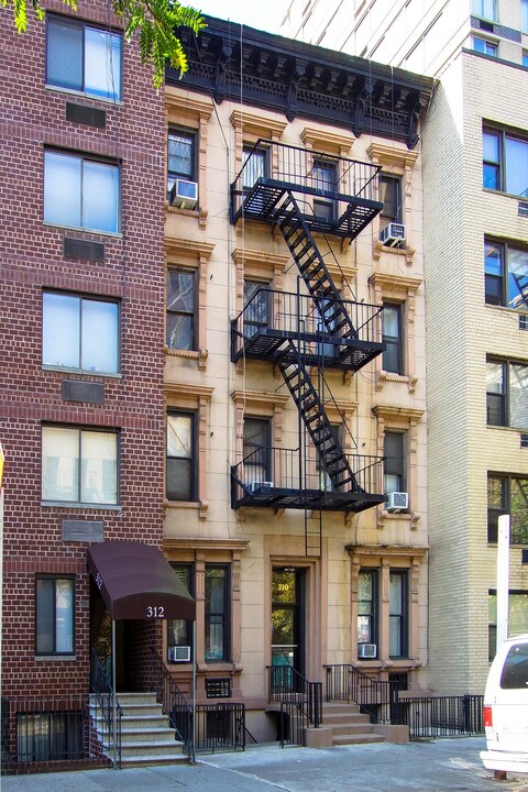 310 E 85th St in New York, NY - Foto de edificio