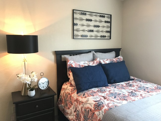 Cambridge at River Oaks in Kansas City, KS - Building Photo - Building Photo