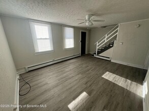 513 Oak St in Old Forge, PA - Building Photo - Building Photo