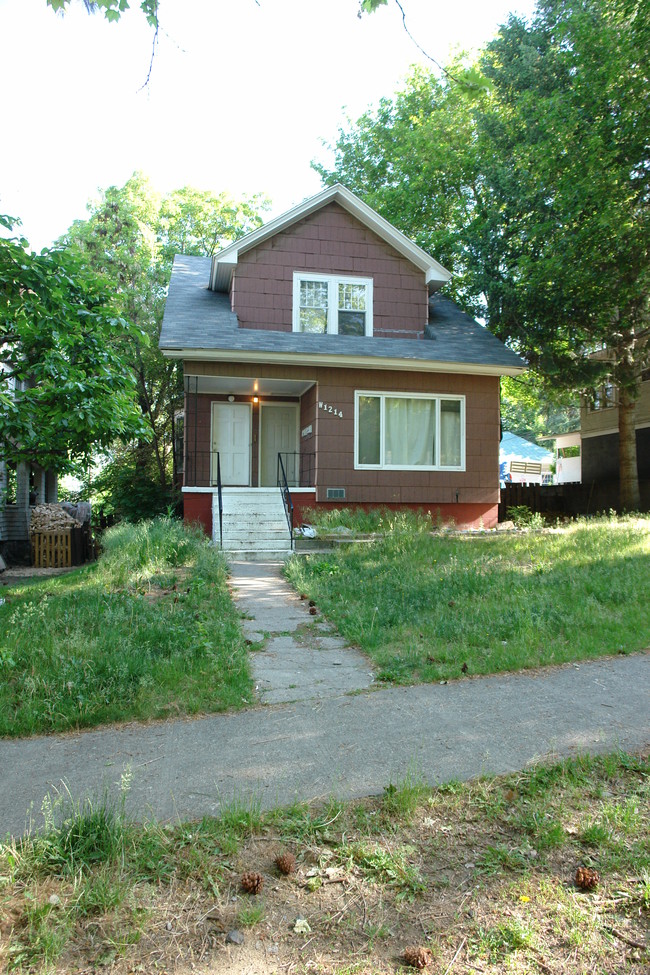 1214 W 8th Ave in Spokane, WA - Foto de edificio - Building Photo