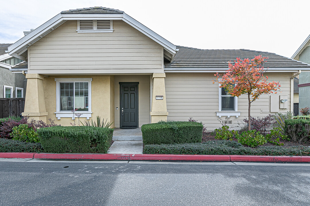 1350 Amarone Way in Santa Maria, CA - Foto de edificio