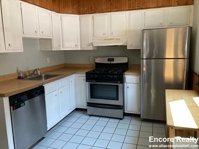 15 Radnor Rd, Unit 1