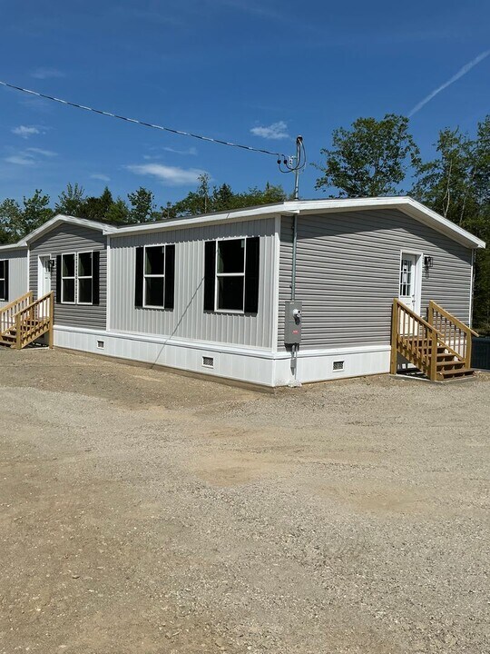 68 Marus Ln in Jefferson, ME - Foto de edificio