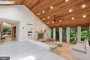 1220 Valley Rd in Villanova, PA - Building Photo