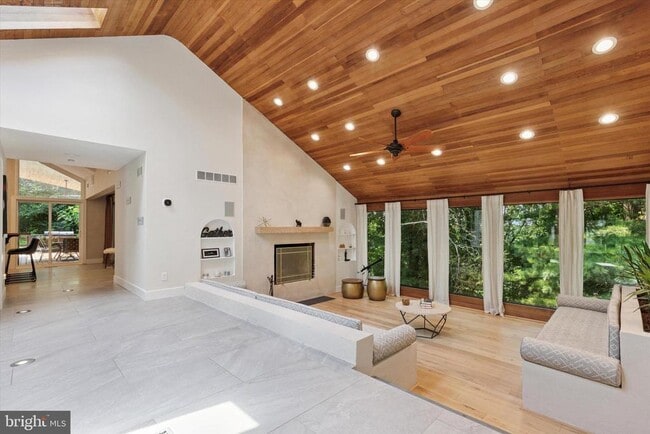 property at 1220 Valley Rd