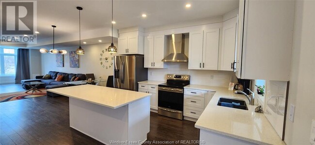 953 Walker Rd in Windsor, ON - Building Photo - Building Photo