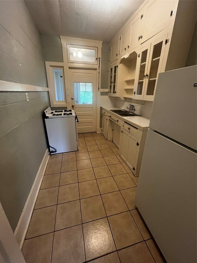 property at 1711 W Main St