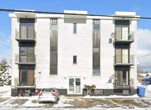 742-742 Everard H Daigle Boul in Grand-Sault, NB - Building Photo - Building Photo