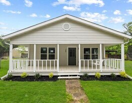 745 W Avenue B in Silsbee, TX - Building Photo