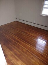 22 Westminster Terrace in Bellows Falls, VT - Foto de edificio - Building Photo