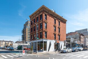 143 Berry St in Brooklyn, NY - Building Photo