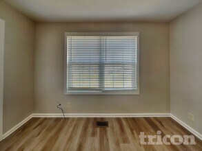 1033 Dwight Eisenhower Way in Clarksville, TN - Building Photo - Building Photo