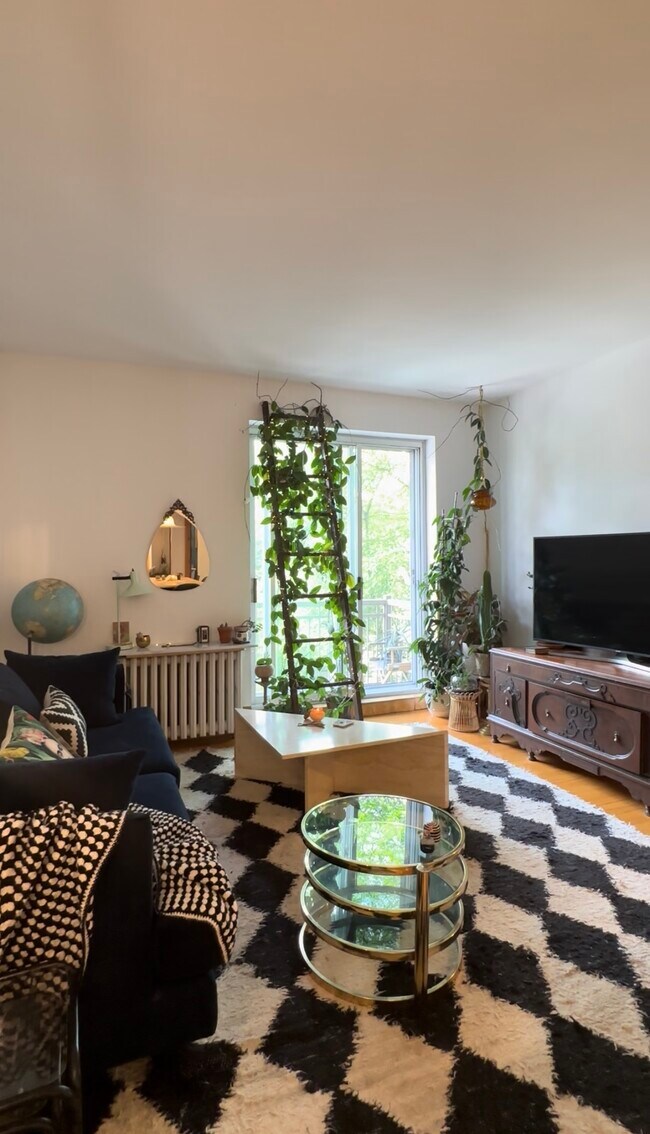 5468 Saint-Urbain Rue in Montréal, QC - Building Photo - Building Photo