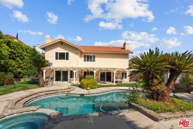 17672 Bryan Pl in Los Angeles, CA - Foto de edificio - Building Photo