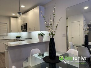 12520 15th Ave NE in Seattle, WA - Building Photo - Building Photo