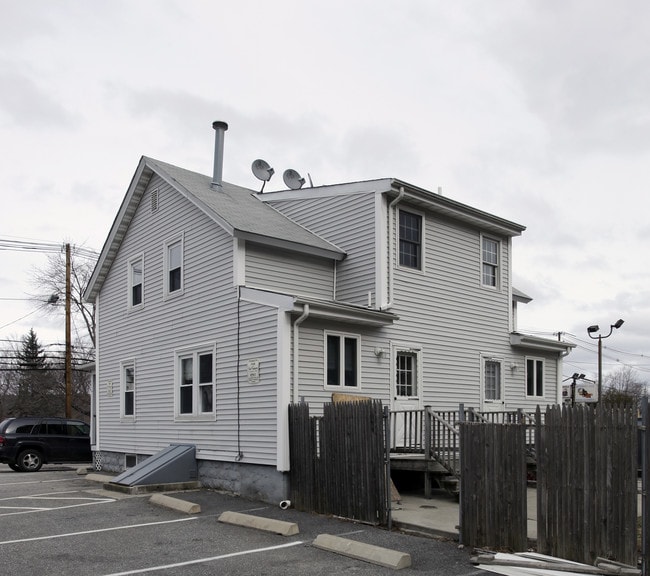 148 Putnam Pike in Johnston, RI - Building Photo - Building Photo
