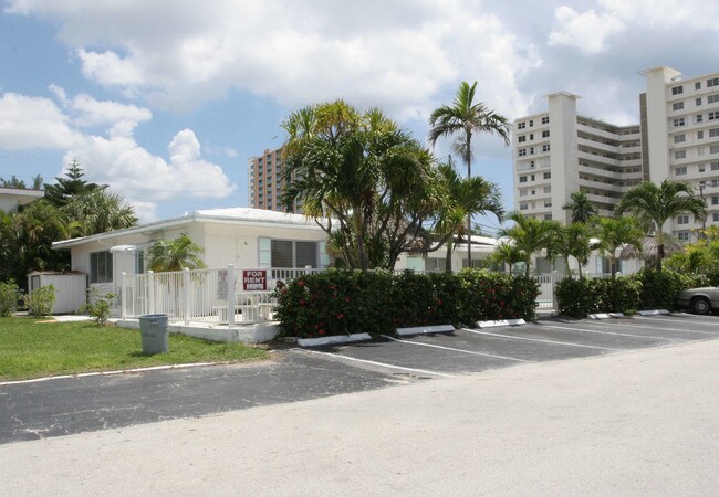 Sun & Surf Apartments in Pompano Beach, FL - Building Photo - Building Photo