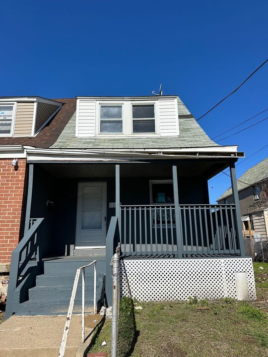 1122 Brown St in Chester, PA - Building Photo