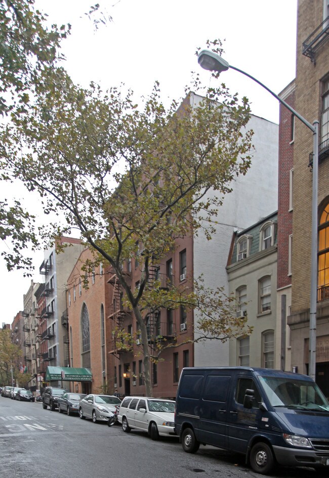 233 E 82nd Street in New York, NY - Foto de edificio - Building Photo