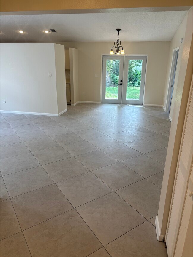 3214 W Douglas St in Tampa, FL - Building Photo - Building Photo