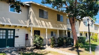 608 E Matchwood Pl in Azusa, CA - Building Photo