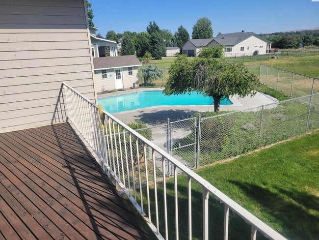property at 7624 River Blvd