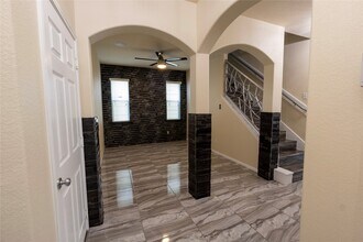 6442 Wilshire Lakes in Houston, TX - Building Photo - Building Photo