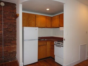 305 S Iseminger St, Unit 3 in Philadelphia, PA - Building Photo - Building Photo