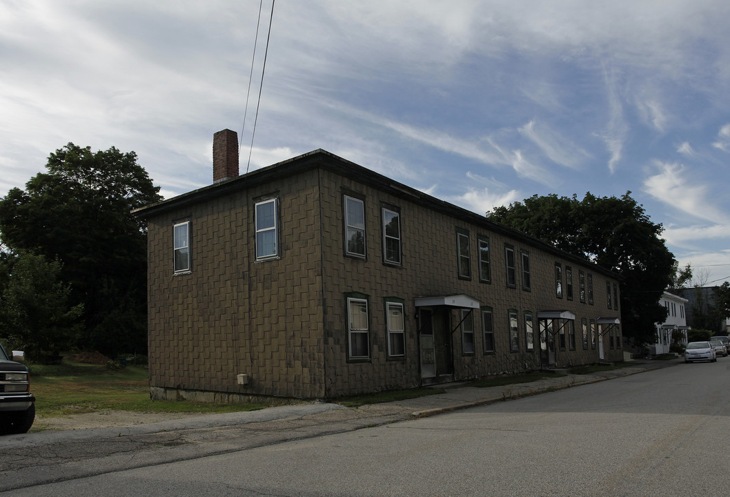 16-24 Market St in Webster, MA - Foto de edificio