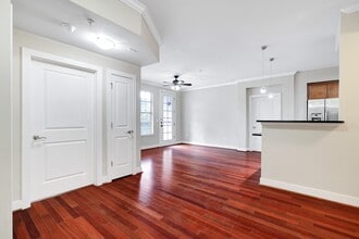 7342 Oak Manor Dr in San Antonio, TX - Building Photo - Building Photo