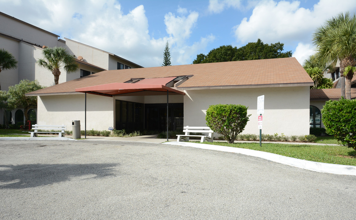 Drexel House Apartments in West Palm Beach, FL - Building Photo