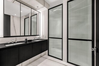 157 W 57th St in New York, NY - Building Photo - Building Photo