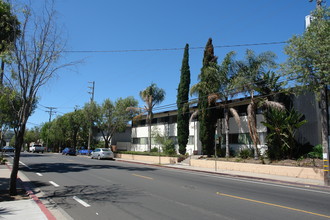 85 N La Cumbre Rd in Santa Barbara, CA - Foto de edificio - Building Photo