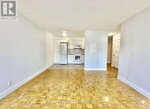 990 Avenue Rd in Toronto, ON - Building Photo - Building Photo