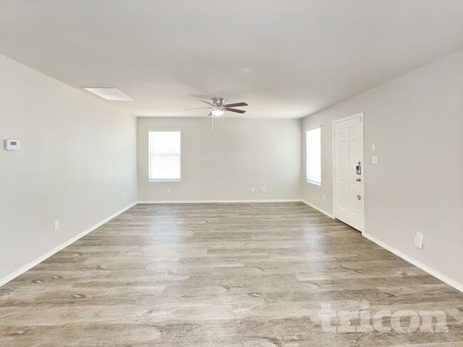 8525 Amistad Cove in Converse, TX - Foto de edificio - Building Photo