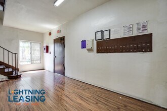 402 N Coronado St in Los Angeles, CA - Building Photo - Building Photo