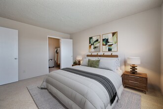 Asbury Place Apartments in Sacramento, CA - Building Photo - Building Photo