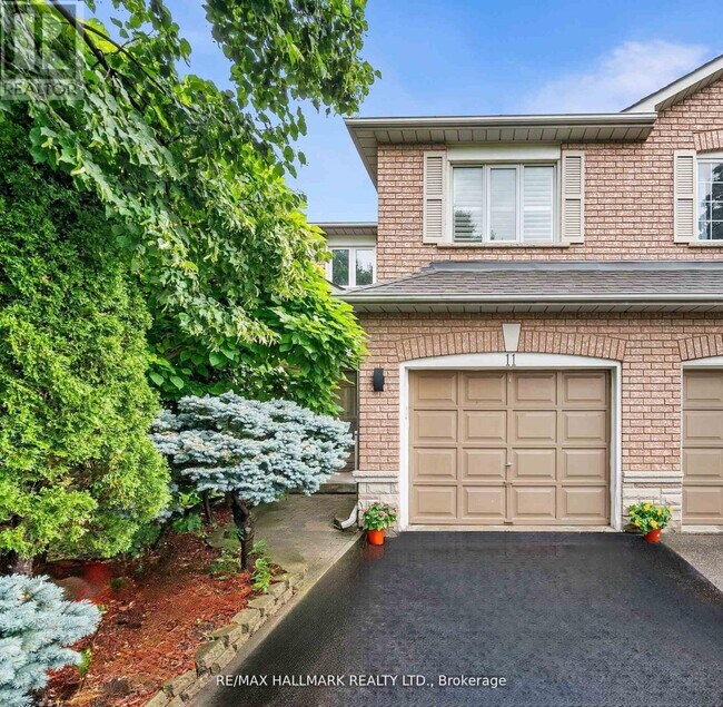 11 Alberta Dr in Vaughan, ON - Building Photo - Building Photo