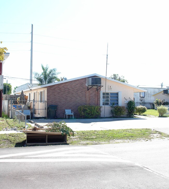 357-367 Phippen-waiters Rd in Hollywood, FL - Building Photo - Building Photo