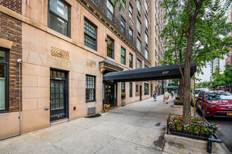 350 E 57th St in New York, NY - Foto de edificio - Building Photo