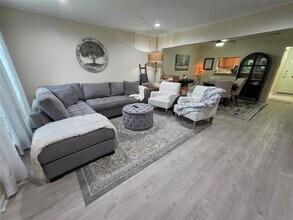 1809 Saxony Ln in Houston, TX - Building Photo - Building Photo