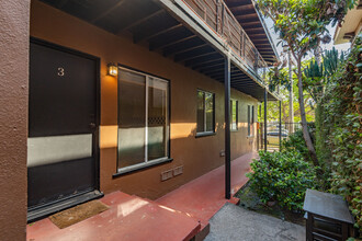 2220 Brenta Pl in Venice, CA - Building Photo - Building Photo